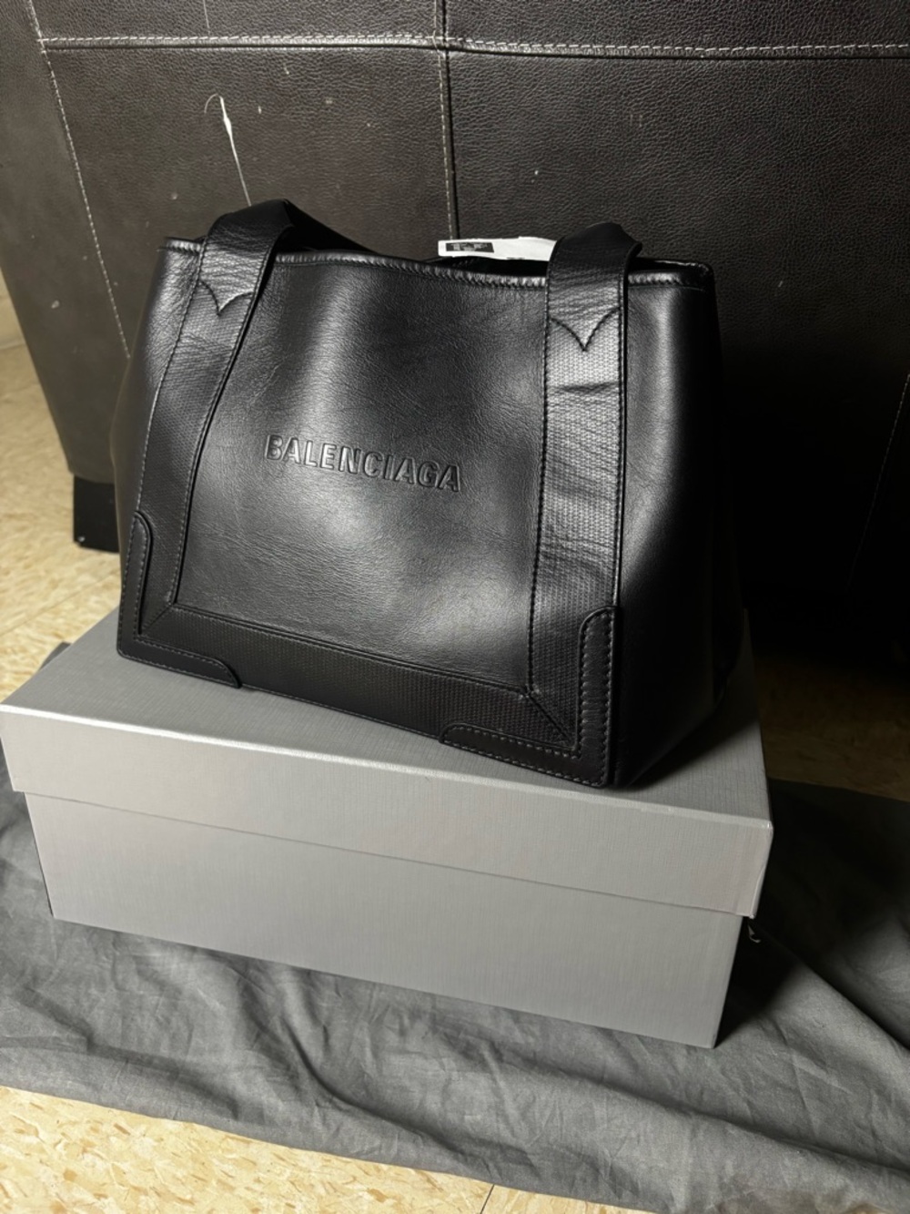 Balenciaga Black Leather Tote with Removable Zip Pouch - Picture 3 of 9